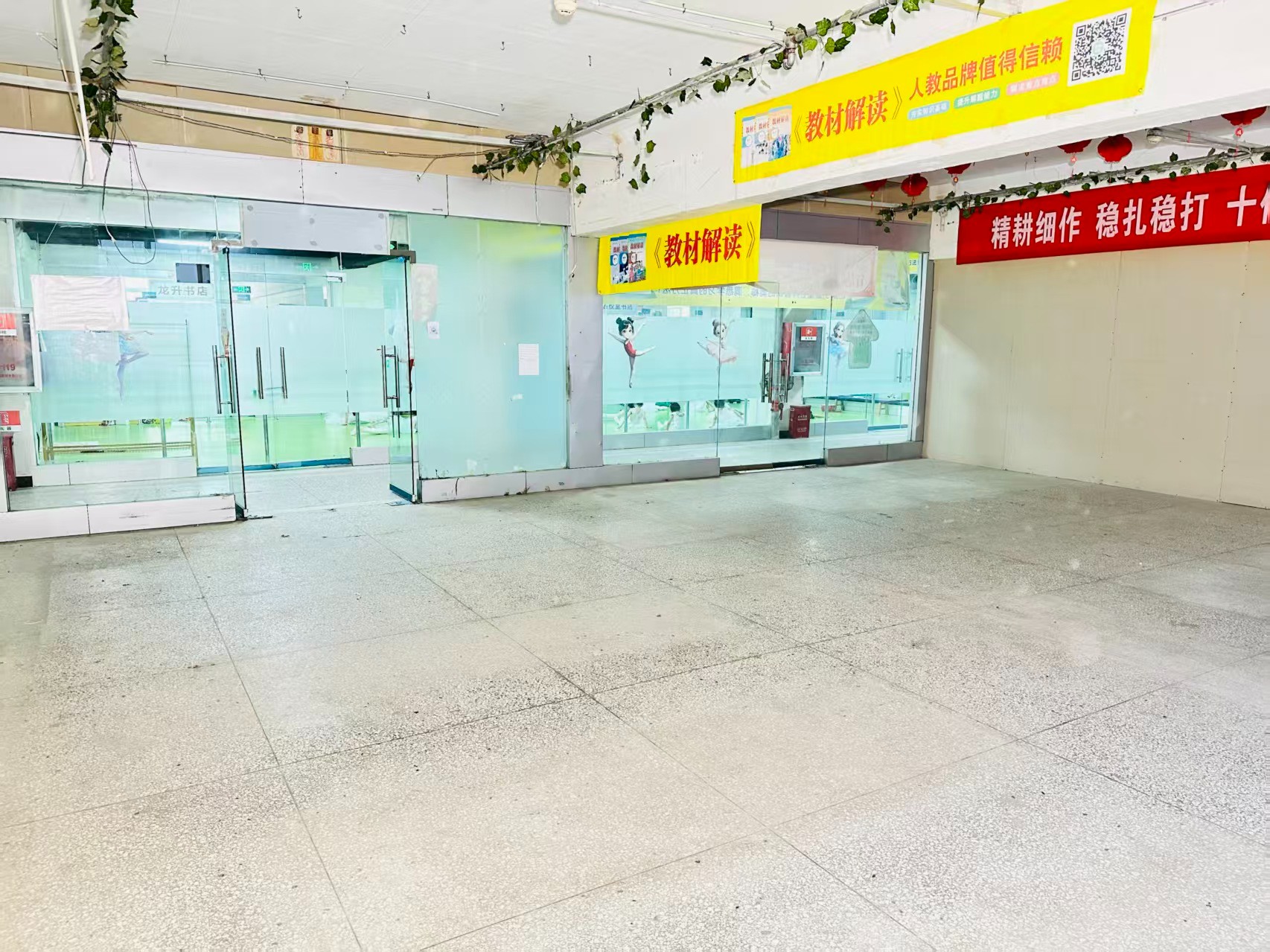 公园后街成熟商业基础  依托春都路传统商贸资源，拥有良好的商业氛围和产业基础，为企业发展提供稳定市场环境。